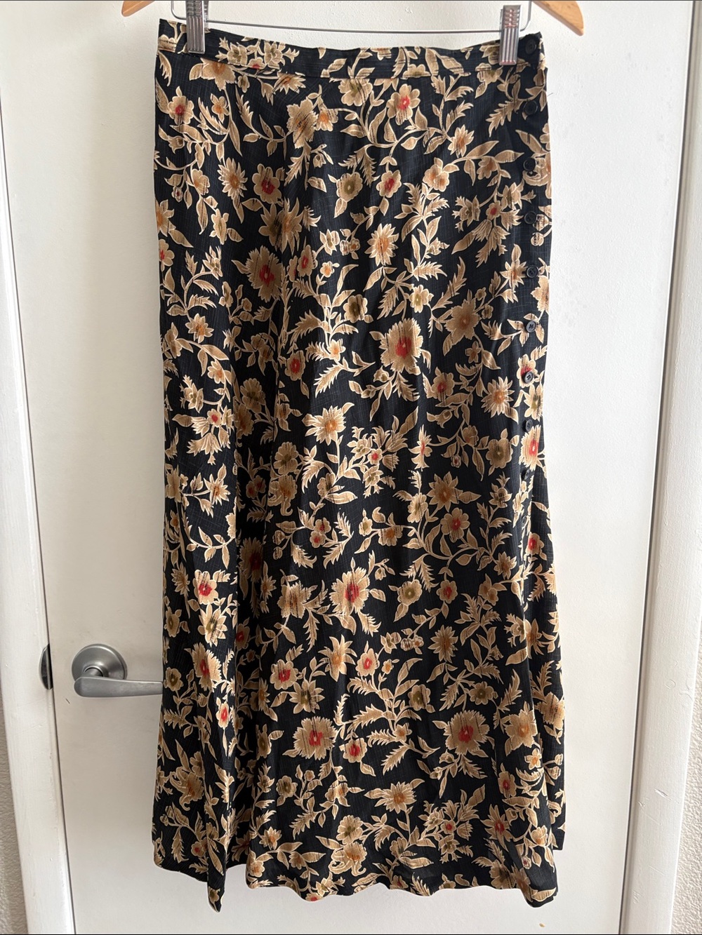 Jones New York 100% Silk Black Maxi Skirt with Beige and Red Floral Print SZ 10